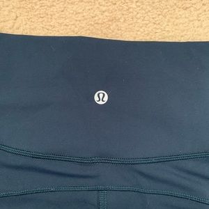 Cropped navy Lululemon leggings